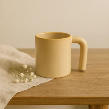 Modern Soleil Mug – Warm Ochre Stoneware with Sculptural Handle